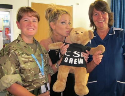 Sarah_Harding_visits_Queen_Elizabeth_ll_hospital_09_07_13_28129.jpg