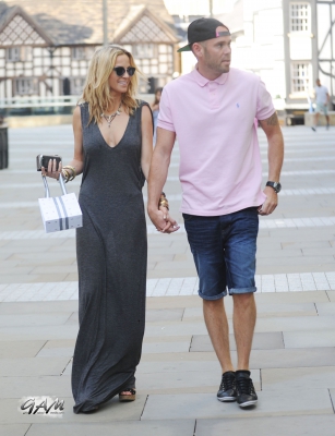 Sarah_Harding_and_boyfriend_out_shopping_in_Manchester_11_07_13_28929.jpg