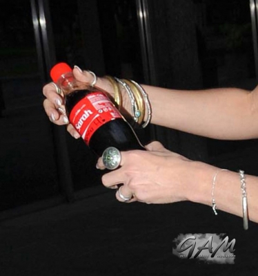 Sarah_Harding_outside_RTE_Studios_03_08_13_281329.jpg