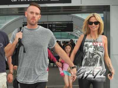 Sarah_Harding_at_Dublin_Airport_03_08_13_281329.jpg