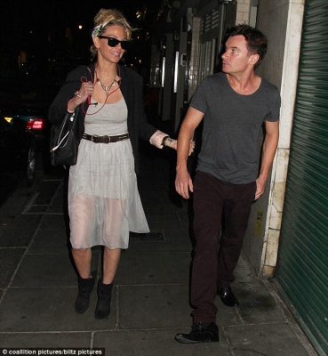 Sarah_Harding_out_and_about_in_London_01_08_13_28229.jpg