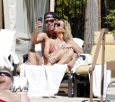 Имя файла=Sarah_and_Mark_relaxing_in_a_pool_in_Las_Vegas_07_08_13_28829.jpg
Размер файла=502КБ
Размеры=2200x1947
Дата=Сент 07, 2013 Sarah_and_Mark_relaxing_in_a_pool_in_Las_Vegas_07_08_13_28829.jpg