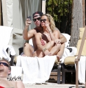 Имя файла=Sarah_and_Mark_relaxing_in_a_pool_in_Las_Vegas_07_08_13_28929.jpg
Размер файла=542КБ
Размеры=2200x2248
Дата=Сент 07, 2013 Sarah_and_Mark_relaxing_in_a_pool_in_Las_Vegas_07_08_13_28929.jpg