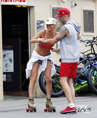 Sarah_and_Mark_rollerblading___bike_riding_on_Venice_Beach_17_08_13_28229.jpg