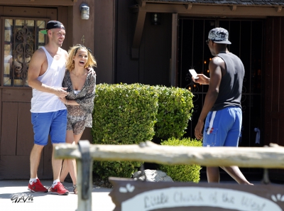 Sarah_and_Mark_seen_looking_around_a_Wedding_Chapel_in_Vegas_08_08_13_281429.jpg