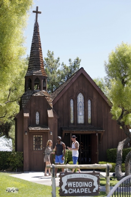 Sarah_and_Mark_seen_looking_around_a_Wedding_Chapel_in_Vegas_08_08_13_281629.jpg