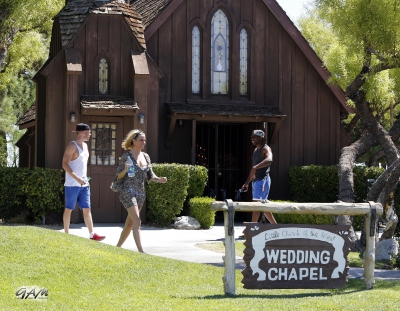 Sarah_and_Mark_seen_looking_around_a_Wedding_Chapel_in_Vegas_08_08_13_28229.jpg