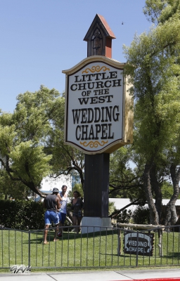 Sarah_and_Mark_seen_looking_around_a_Wedding_Chapel_in_Vegas_08_08_13_28729.jpg