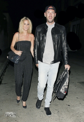 Sarah_and_Mark_arriving_at_a_studio_in_LA_14_08_13_28129.jpg
