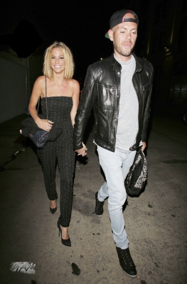 Sarah_and_Mark_arriving_at_a_studio_in_LA_14_08_13_28229.jpg