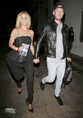 Sarah_and_Mark_arriving_at_a_studio_in_LA_14_08_13_28329.jpg