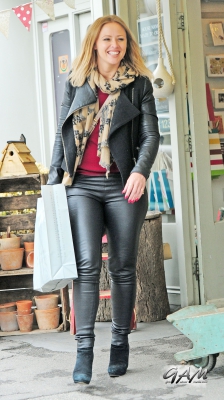Kimberley_Walsh_out_and_about_in_London_12_09_13_282329.jpg
