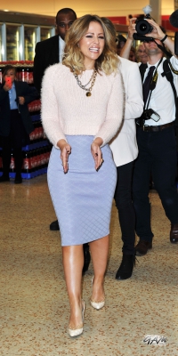 Kimberley_Walsh_at_her_book_signing_at_Morrisons2C_Bradford_25_09_13_281829.jpg