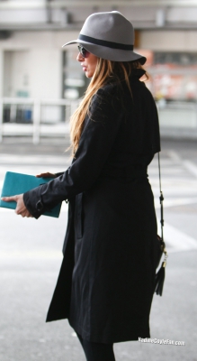 Nadine_Coyle_and_Jason_Bell_at_Heathrow_airport_27_09_13_282229.jpg