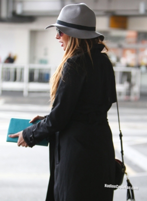 Nadine_Coyle_and_Jason_Bell_at_Heathrow_airport_27_09_13_282329.jpg