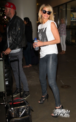 Sarah_and_Mark_arrive_at_LAX_airport_from_London_18_09_13_281229.jpg