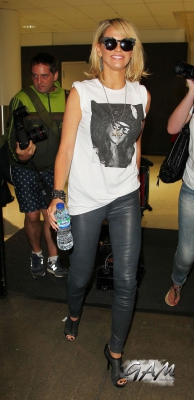 Sarah_and_Mark_arrive_at_LAX_airport_from_London_18_09_13_28529.jpg