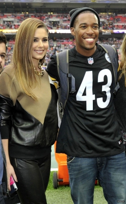 Cheryl_at_Wembley_Stadium_for_NFL_Game_29_09_13_281029.jpg