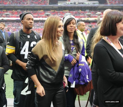 Cheryl_at_Wembley_Stadium_for_NFL_Game_29_09_13_28129.jpg