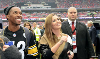 Cheryl_at_Wembley_Stadium_for_NFL_Game_29_09_13_28229.jpg
