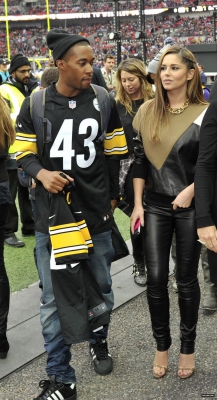 Cheryl_at_Wembley_Stadium_for_NFL_Game_29_09_13_28929.jpg