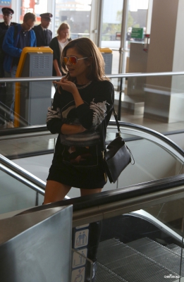 Cheryl_and_Nicola_arriving_at_Schiphol_Airport_04_10_13_282129.jpg