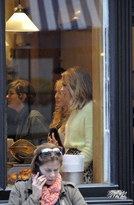 Kimberley_Walsh_out_in_the_West_End2C_London_23_09_13_28829.jpg