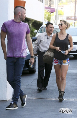 Sarah_and_Mark_house_hunting_in_Beverly_Hills_18_09_13_281029.jpg