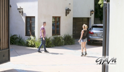 Sarah_and_Mark_house_hunting_in_Beverly_Hills_18_09_13_282429.jpg