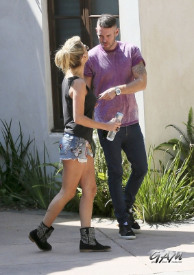 Sarah_and_Mark_house_hunting_in_Beverly_Hills_18_09_13_28529.jpg