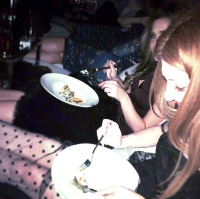 Cheryl_Cole_celebrates_Nicola_Roberts_birthday_05_10_13_281629.jpg