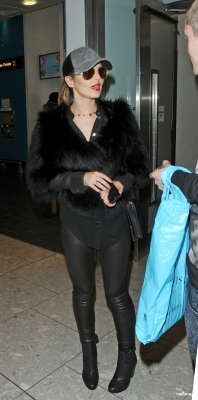 Cheryl_Arriving_at_Heathrow_Airport_6_10_13_284829.jpg