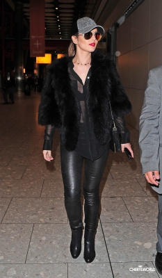 Cheryl_Arriving_at_Heathrow_Airport_6_10_13_285029.jpg