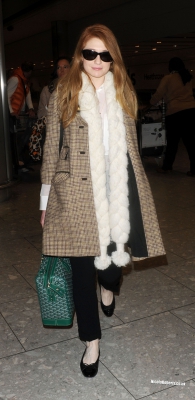Cheryl_Cole_and_Nicola_Roberts_arrive_back_at_Heathrow_airport_06_10_13_287129.jpg