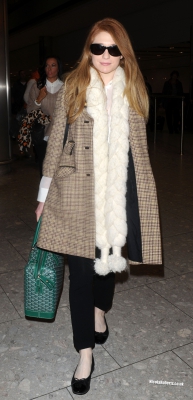 Cheryl_Cole_and_Nicola_Roberts_arrive_back_at_Heathrow_airport_06_10_13_287329.jpg
