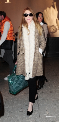 Cheryl_Cole_and_Nicola_Roberts_arrive_back_at_Heathrow_airport_06_10_13_287429.jpg