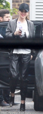 Cheryl_Cole_in_London_10_10_13_28329.jpg