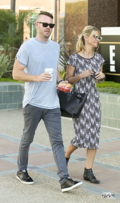 Sarah_and_Mark_seen_at_E21_Style_channel_and_MTV_19_09_13_281229.jpg