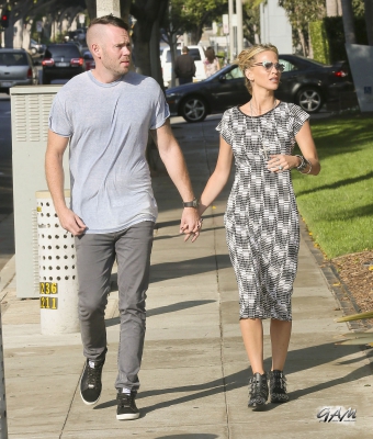 Sarah_and_Mark_seen_at_E21_Style_channel_and_MTV_19_09_13_282229.jpg