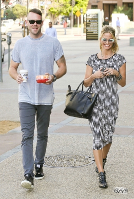 Sarah_and_Mark_seen_at_E21_Style_channel_and_MTV_19_09_13_282729.jpg