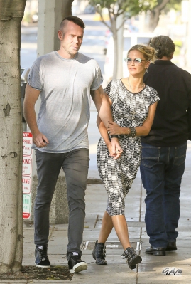 Sarah_and_Mark_seen_at_E21_Style_channel_and_MTV_19_09_13_282929.jpg
