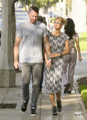 Sarah_and_Mark_seen_at_E21_Style_channel_and_MTV_19_09_13_283029.jpg