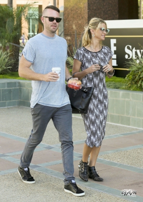 Sarah_and_Mark_seen_at_E21_Style_channel_and_MTV_19_09_13_28329.jpg