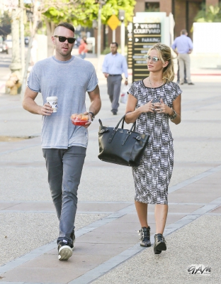 Sarah_and_Mark_seen_at_E21_Style_channel_and_MTV_19_09_13_28629.jpg
