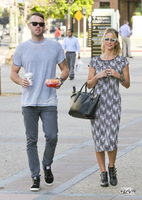 Sarah_and_Mark_seen_at_E21_Style_channel_and_MTV_19_09_13_28729.jpg