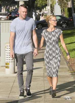 Sarah_and_Mark_seen_at_E21_Style_channel_and_MTV_19_09_13_28929.jpg