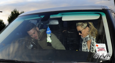 Sarah_Harding_and_Mark_dine_out_in_London_09_10_13_281329.jpg