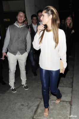 Cheryl_and_Kimberley_Leaving_Zuma_Restaurant_19_10_13_281329.jpg