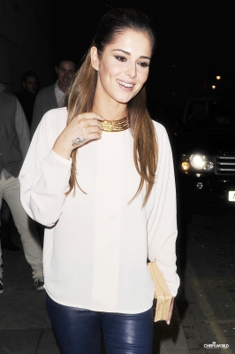 Cheryl_and_Kimberley_Leaving_Zuma_Restaurant_19_10_13_281629.jpg
