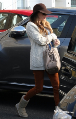 Nadine_Coyle_leaving_her_north_London_home_17_10_13_281129.jpg